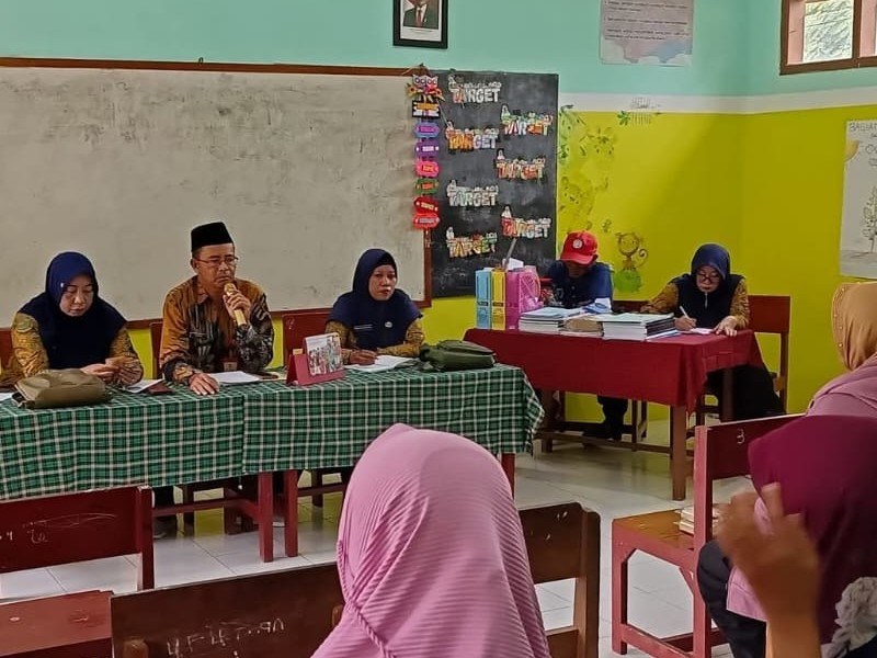 "Raport ini milikmu nak, tapi evaluasinya adalah tentang kami"