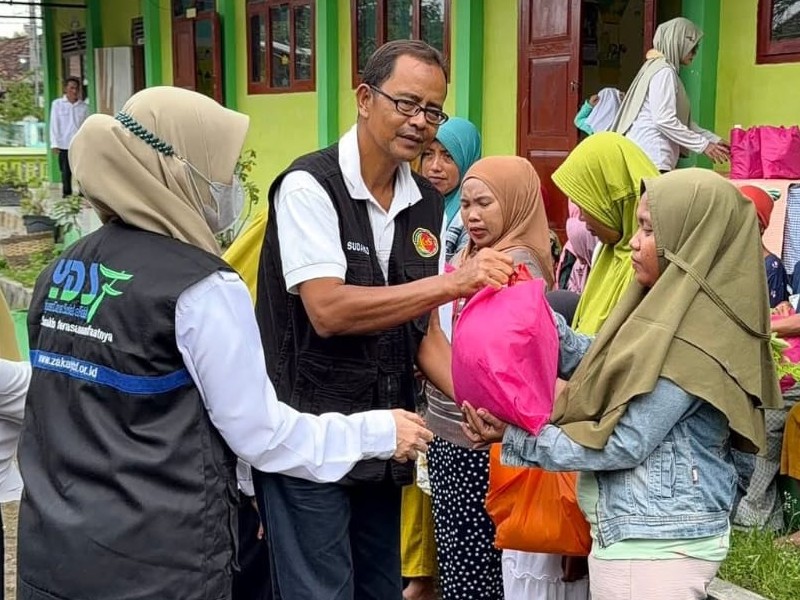 BERBAGI SEMBAKO DAN ZAKAT FITRAH UNTUK LANSIA BERKOLABORASI DENGAN YDSF SITUBONDO..